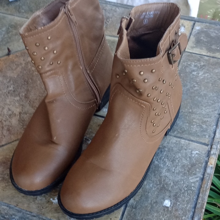 Bumble And Bumble Tan Studded Ankle Boots